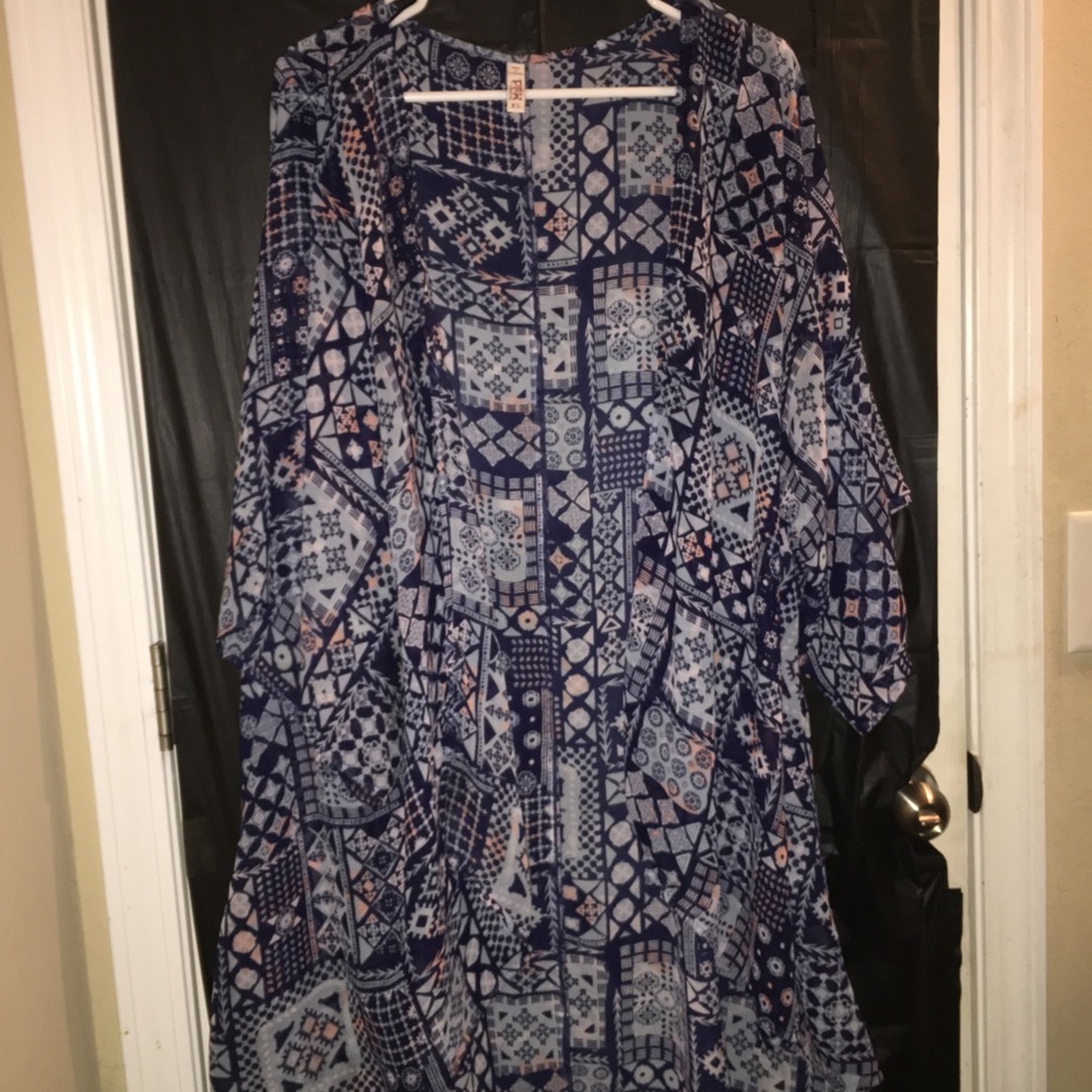 A navy and peach kimono 👘🌊